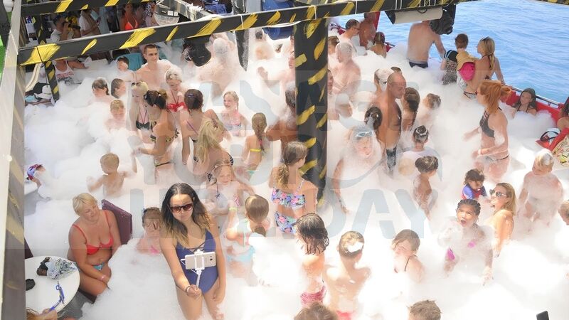 Alanya: Öğlen Yemekli ve  Sınırsız Alkolsüz İçecekli Tekne Turu