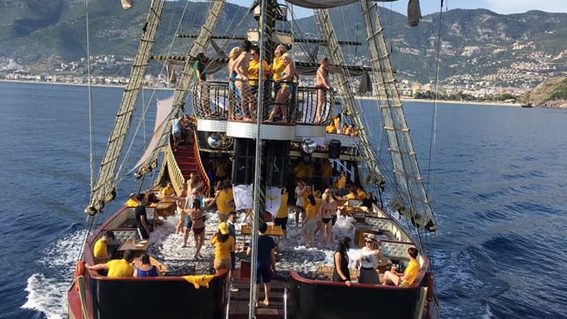 Alanya : Sınırsız Alkollü İçecekli Tekne Turu