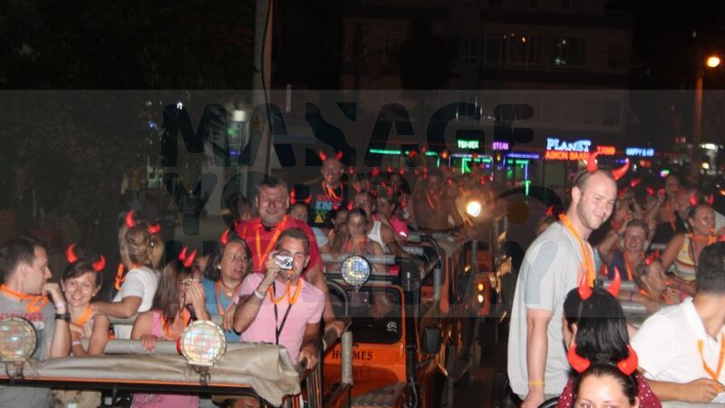 Alanya: Yemekli ve Dansözlü Gece Safari Kombo Turu
