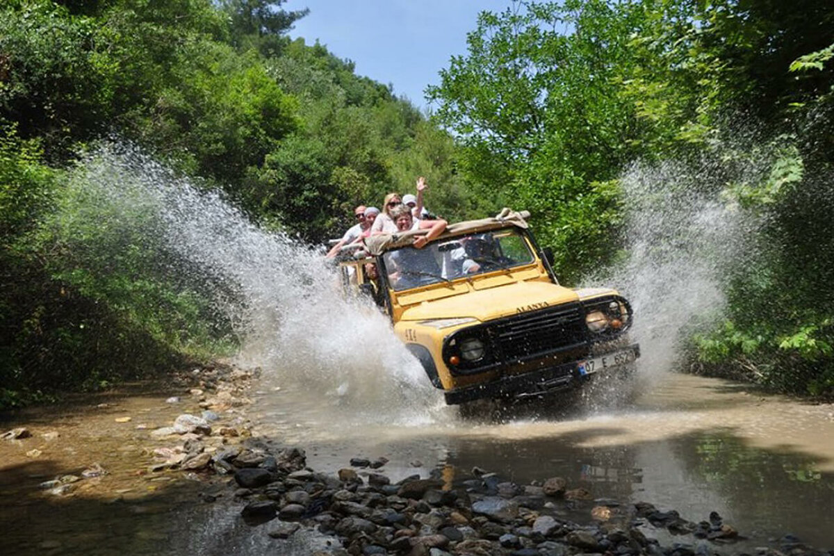 Kemer: Öğlen Yemekli Jeep Safari Turu